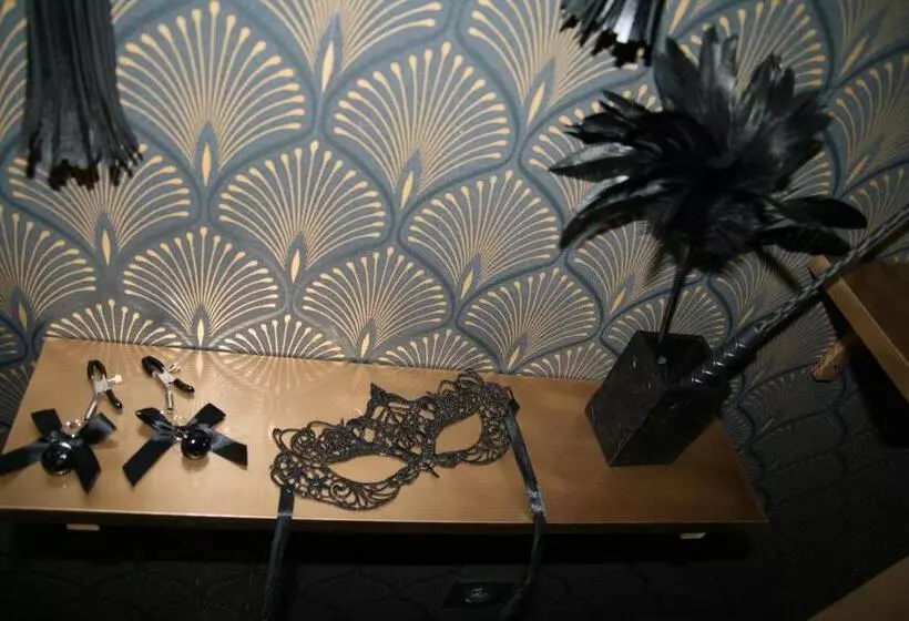 ホテル Désirs D Une Nuit   Loveroom Jacuzzi