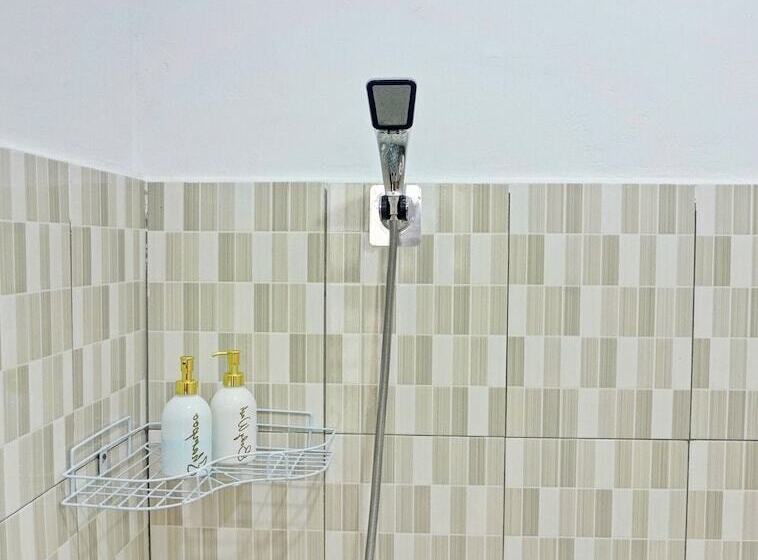 בית מלון כפרי Oyo 92518 De Luna