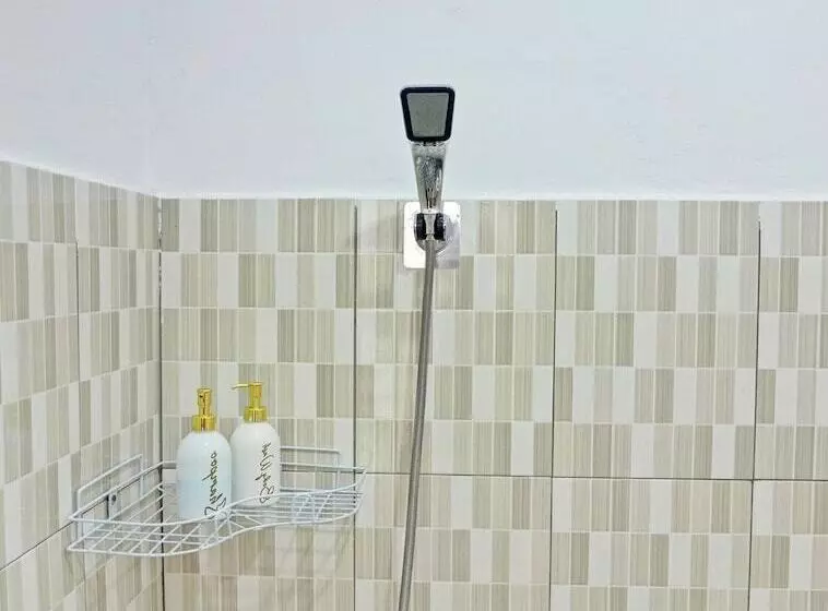 ホテル Oyo 92518 De Luna