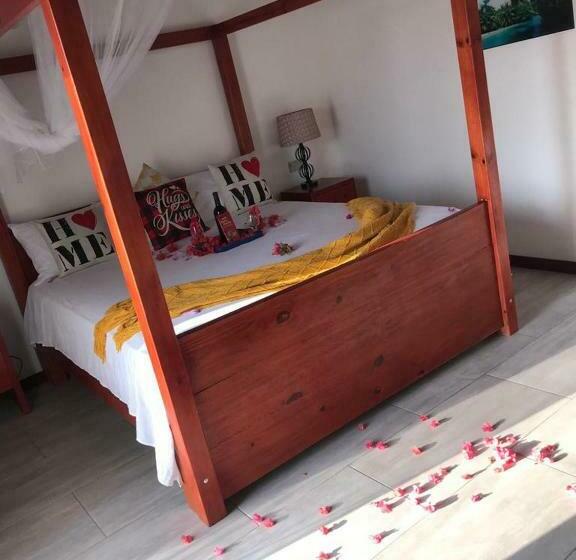 پانسیون Cozy Oceanfront Room Hidden Treasure