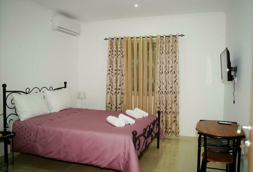 تختخواب و صبحانه Arti Apartments