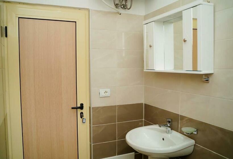 تختخواب و صبحانه Arti Apartments