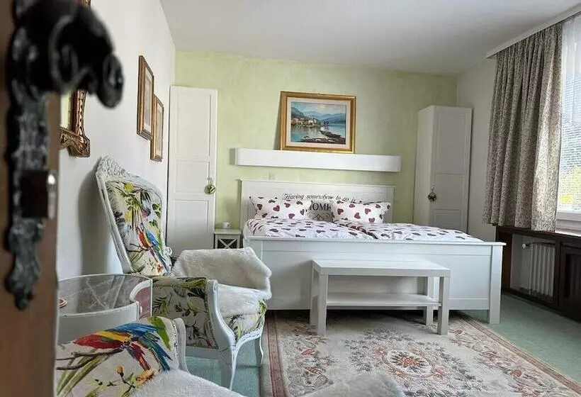 Aamiaismajoitus (B&B) Chalet Moos