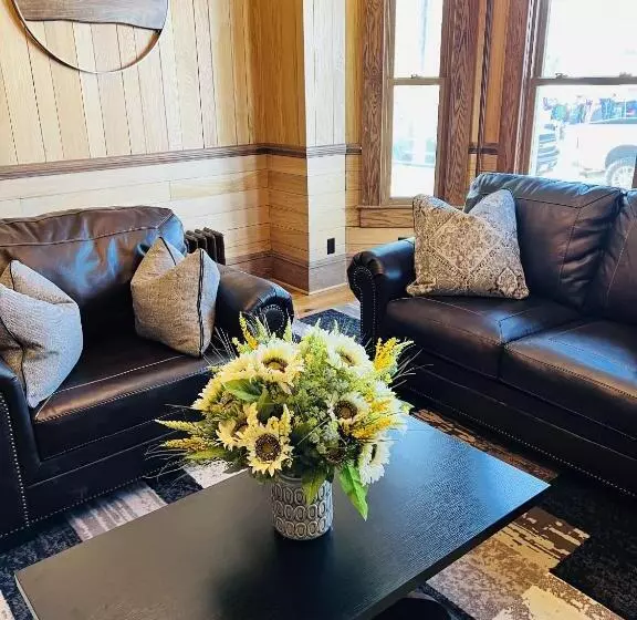 Hotelli Monterey Inn