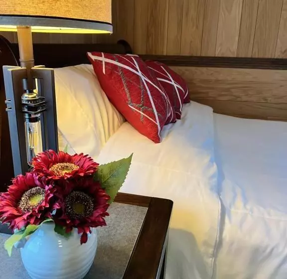 Hotelli Monterey Inn