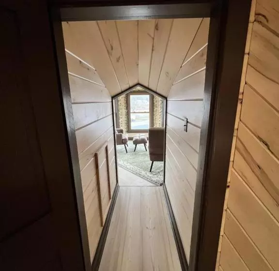 Hotelli Monterey Inn