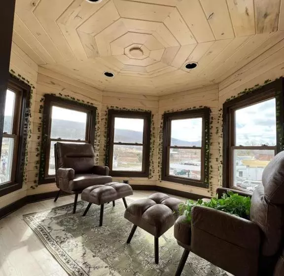 Hotelli Monterey Inn