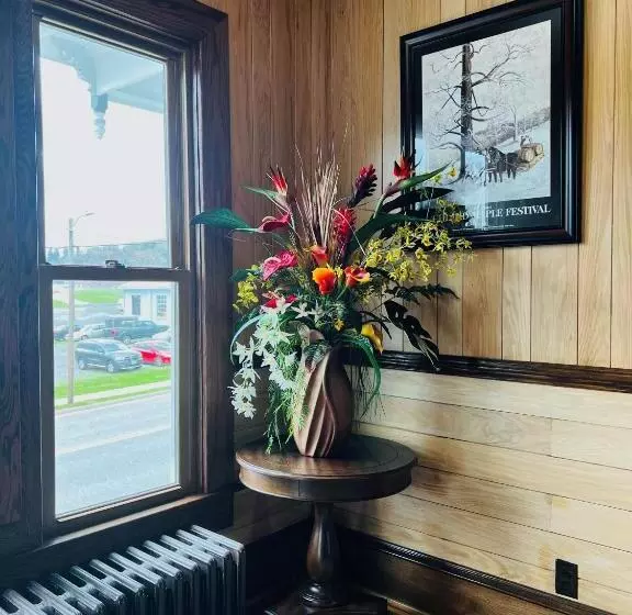 Hotelli Monterey Inn