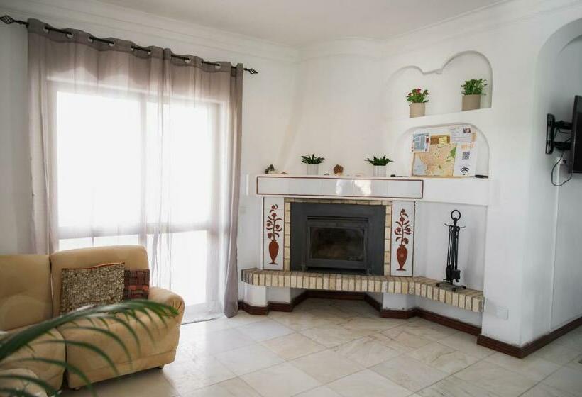 تختخواب و صبحانه Wakeup Villa