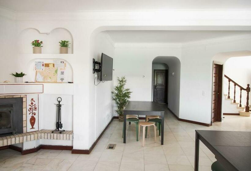 تختخواب و صبحانه Wakeup Villa