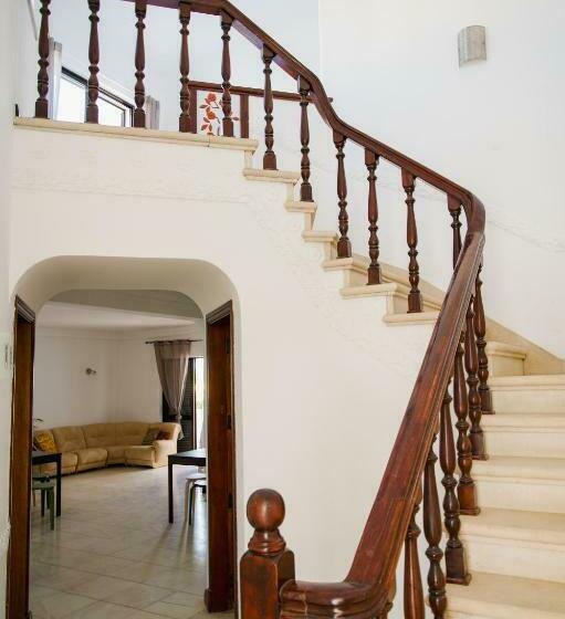 تختخواب و صبحانه Wakeup Villa