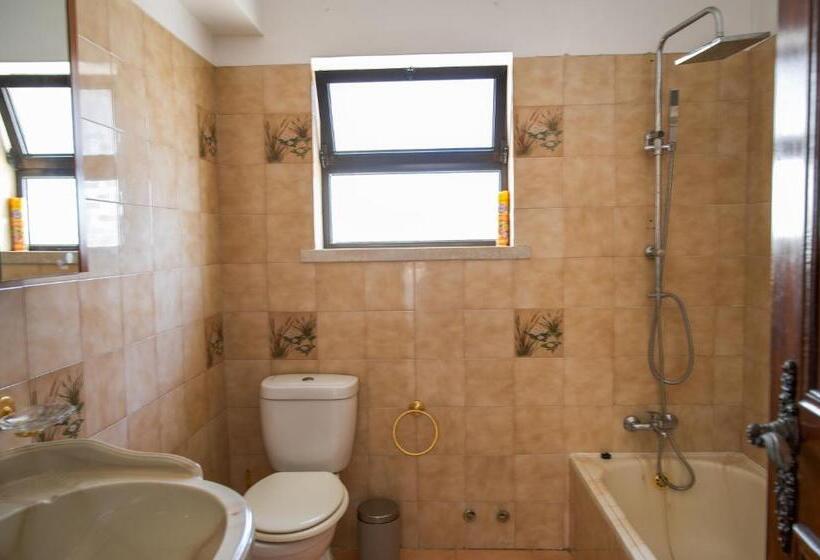 تختخواب و صبحانه Wakeup Villa