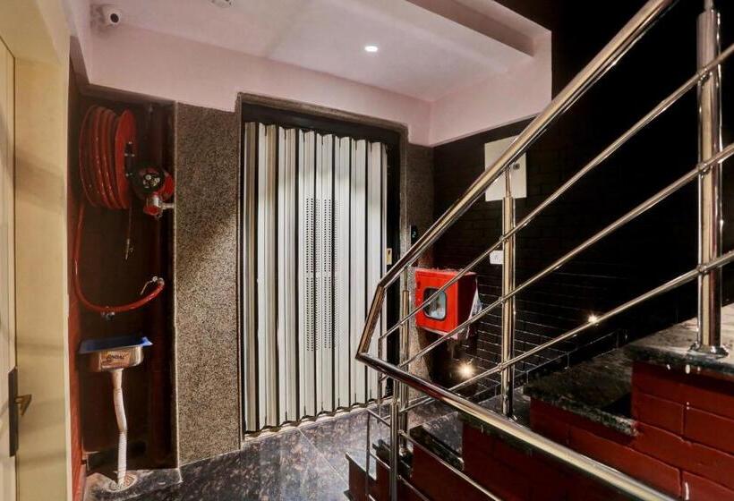 Hotel Oyo Flagship 81202 Brown Villa