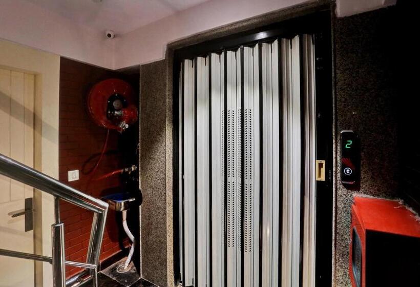 Hotel Oyo Flagship 81202 Brown Villa