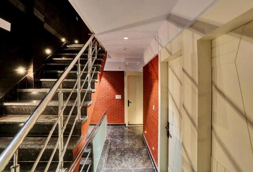 Hotel Oyo Flagship 81202 Brown Villa