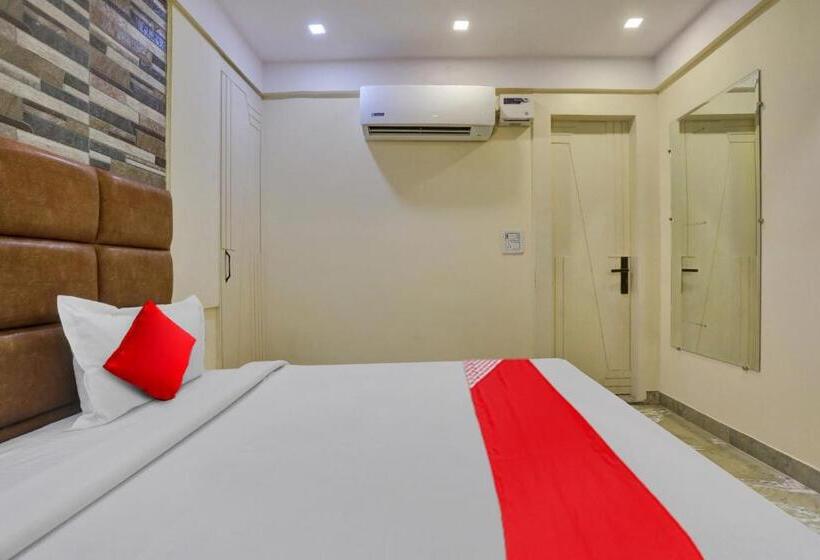 Hotel Oyo Flagship 81202 Brown Villa