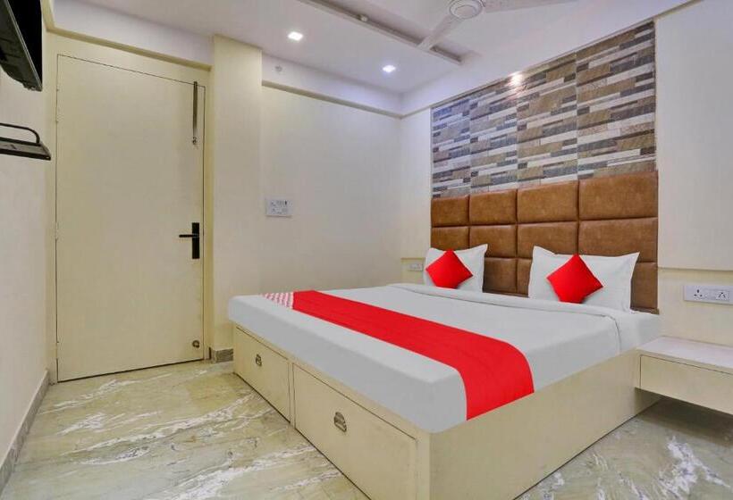 Hotel Oyo Flagship 81202 Brown Villa