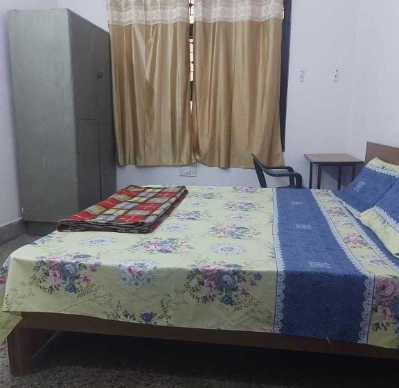 ホテル Spot On 81158 Pratiksha Homes