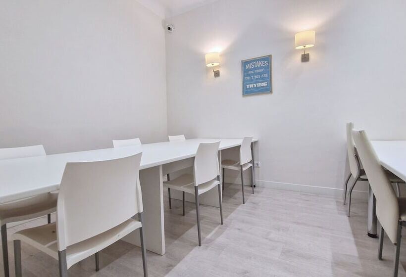 پانسیون Space Center Madrid