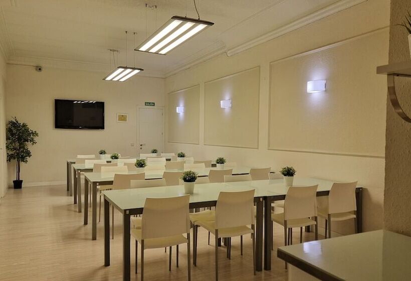 پانسیون Space Center Madrid