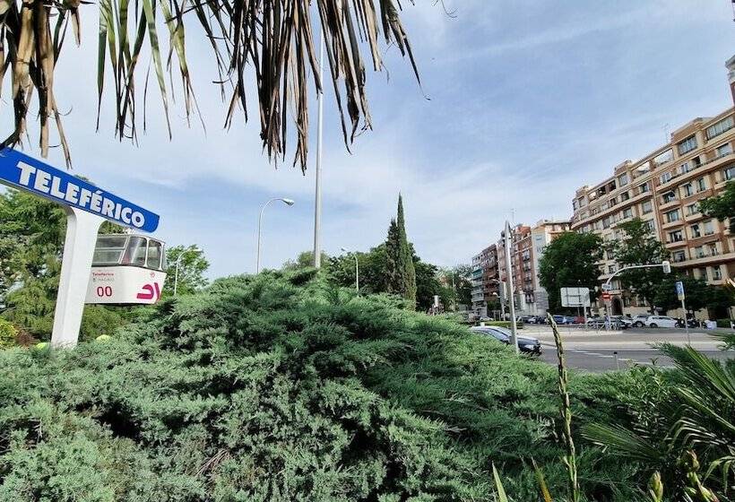 پانسیون Space Center Madrid