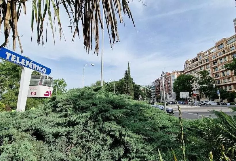 پانسیون Space Center Madrid