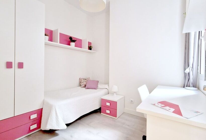 پانسیون Space Center Madrid