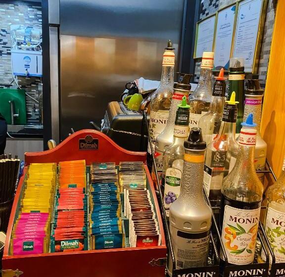 هتل Beehive Central