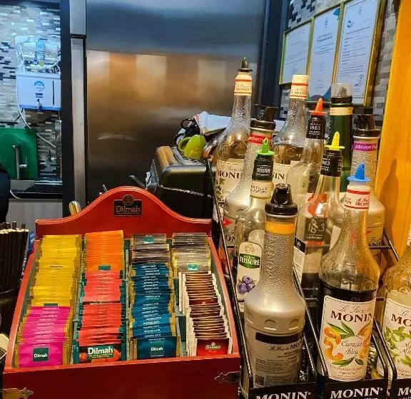 هتل Beehive Central