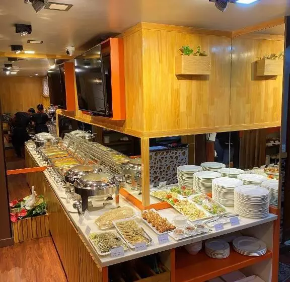 هتل Beehive Central