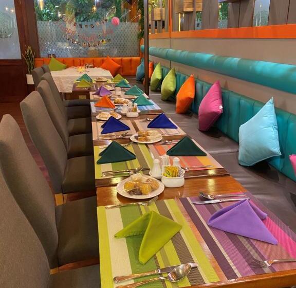 هتل Beehive Central