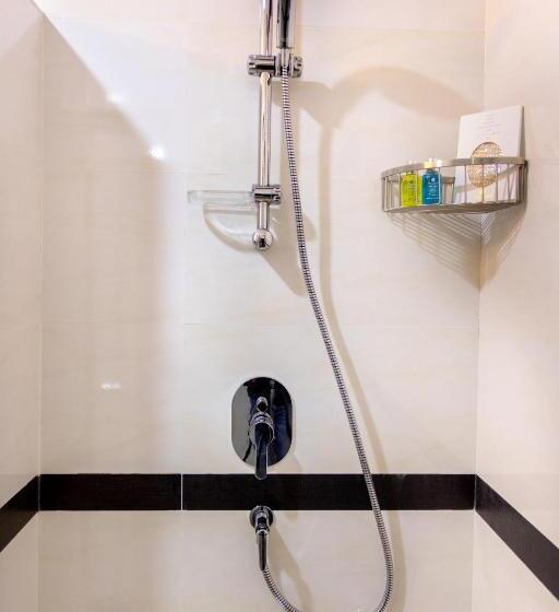 هتل Beehive Central