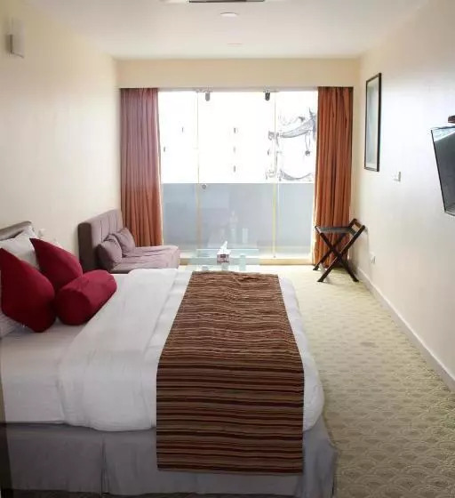 هتل Beehive Central