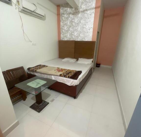 호텔 Oyo 81010 The Amar Palace