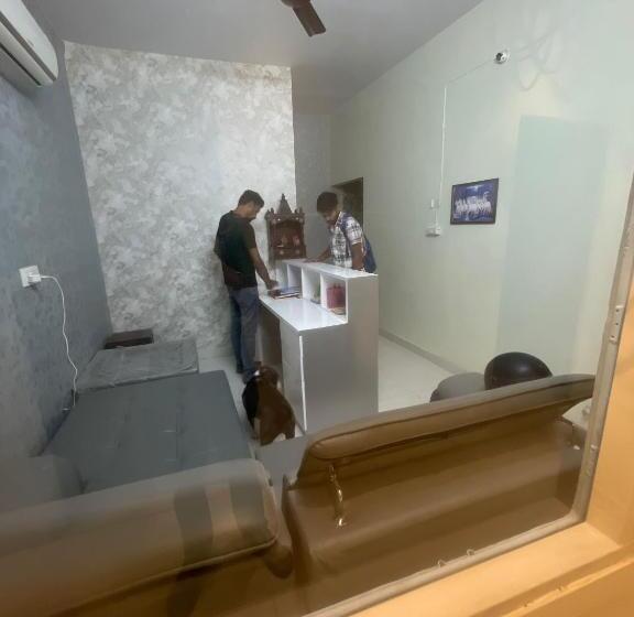 호텔 Oyo 81010 The Amar Palace