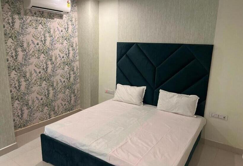 호텔 Oyo 81010 The Amar Palace