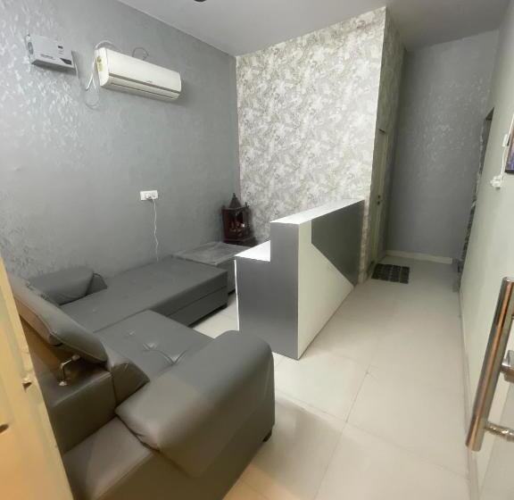 호텔 Oyo 81010 The Amar Palace