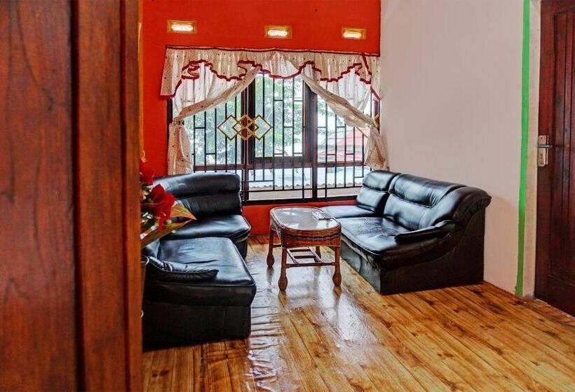 Отель Oyo 92386 Cottage Melati Homestay