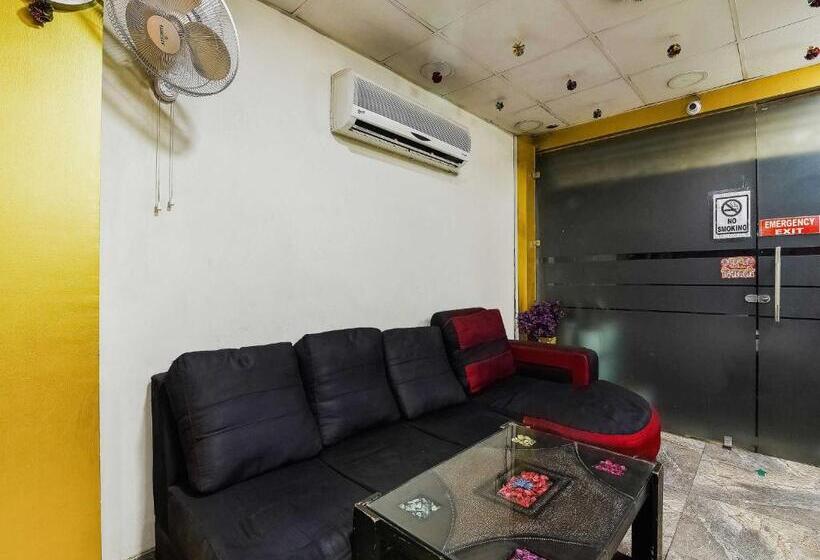 Hotelli Oyo Flagship 81108  King Palace