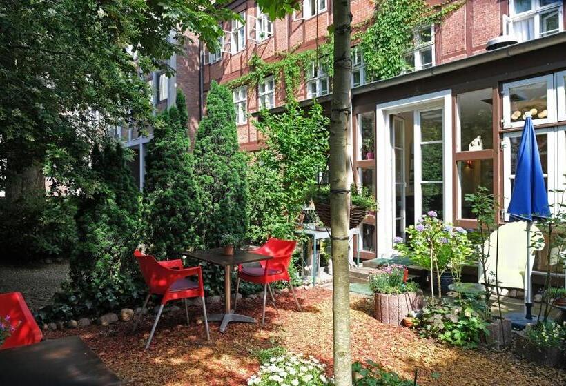 Frauenhotel Hanseatin   Women Only