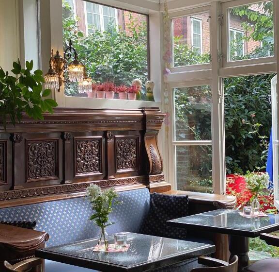 Frauenhotel Hanseatin   Women Only