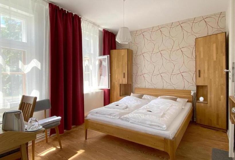 Frauenhotel Hanseatin   Women Only