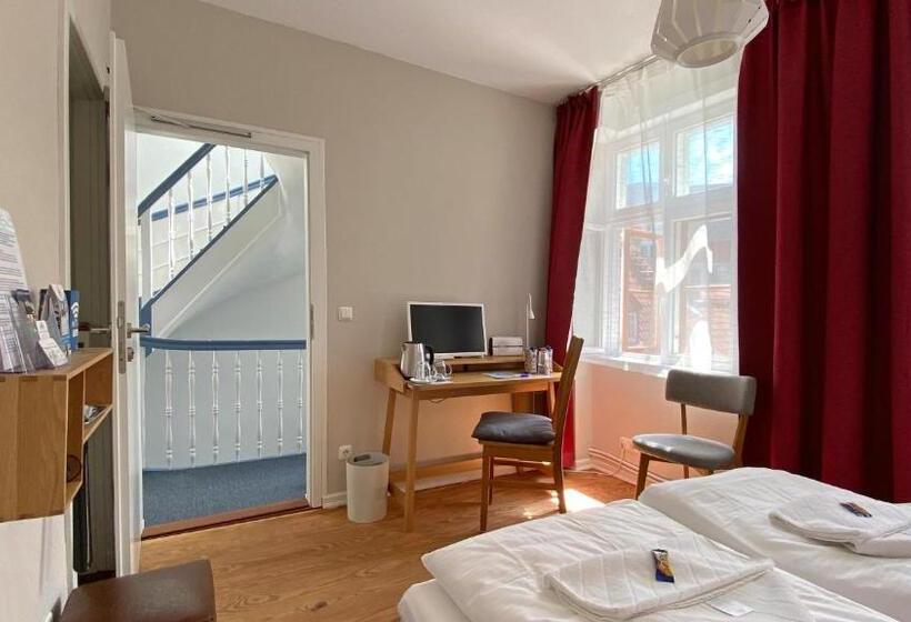 Frauenhotel Hanseatin   Women Only