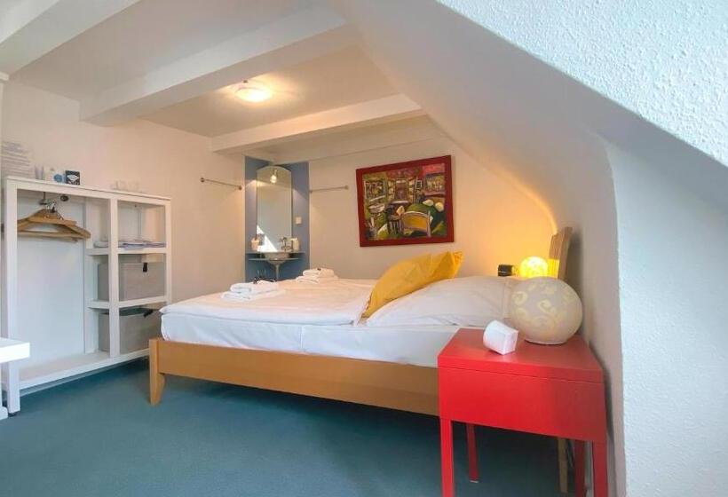 Frauenhotel Hanseatin   Women Only