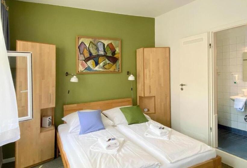 Frauenhotel Hanseatin   Women Only