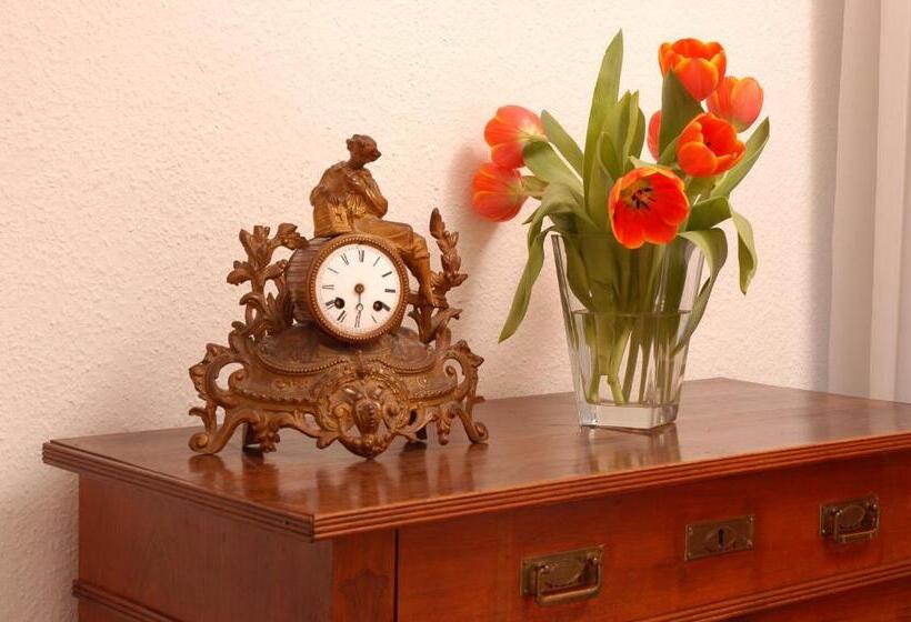 Frauenhotel Hanseatin   Women Only