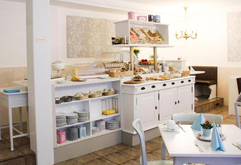 בית מלון כפרי Café Schlack