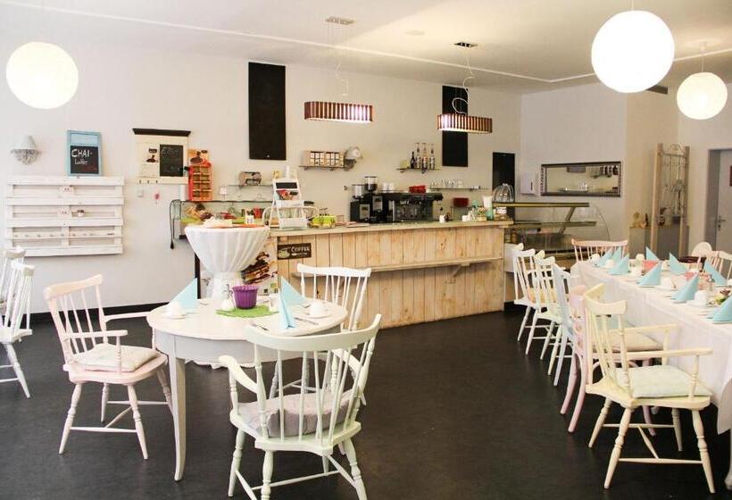 בית מלון כפרי Café Schlack