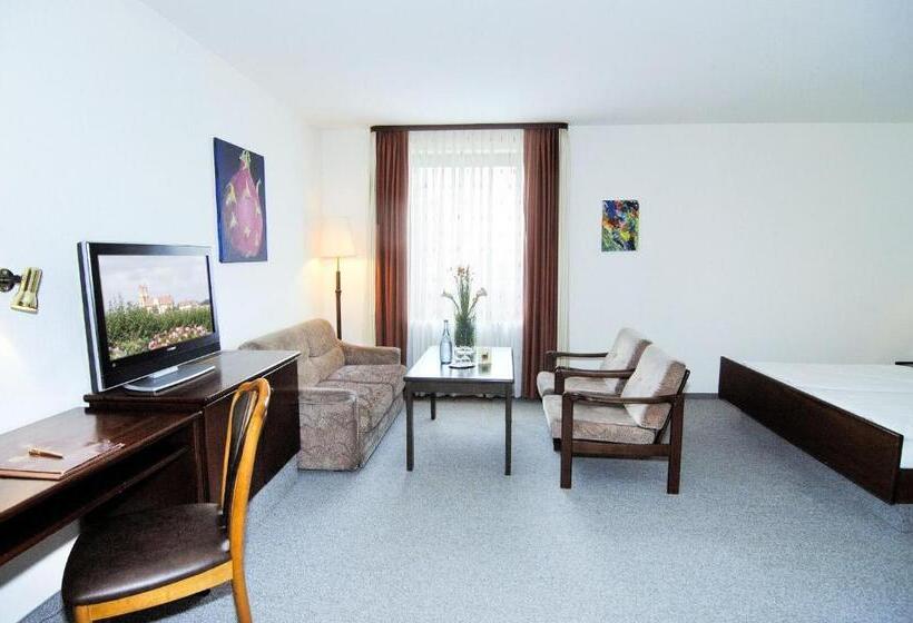 בית מלון כפרי Café Schlack