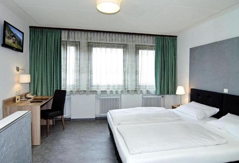 בית מלון כפרי Café Schlack